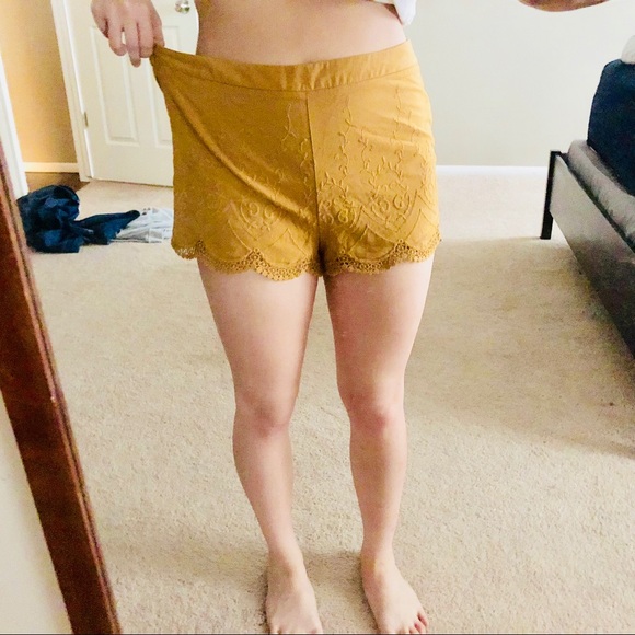 Mustard shorts - Picture 3 of 3